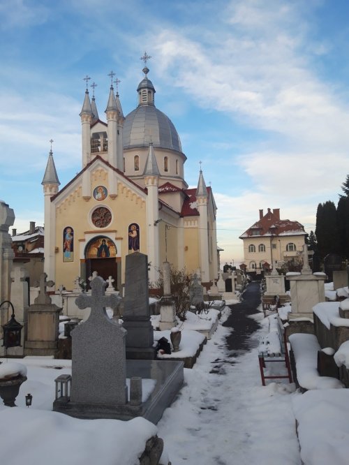 Cimitirul Groaveri din Braşov iradiază patriotism şi cultură  Poza 163757