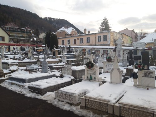 Cimitirul Groaveri din Braşov iradiază patriotism şi cultură  Poza 163759