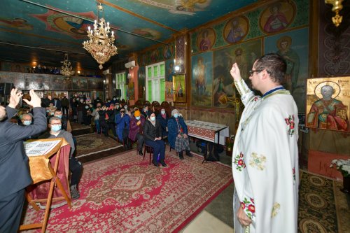 Cinstirea ocrotitorului și daruri pentru comunitatea ortodoxă a surzilor din Capitală Poza 163828