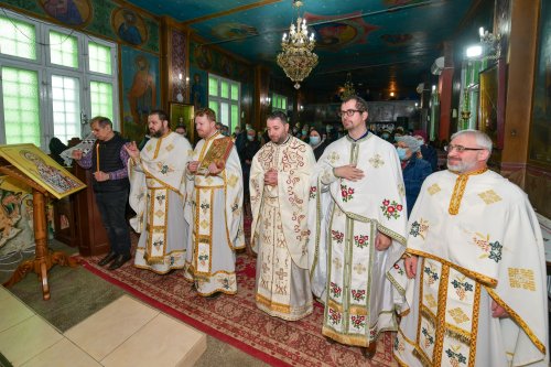 Cinstirea ocrotitorului și daruri pentru comunitatea ortodoxă a surzilor din Capitală Poza 163830