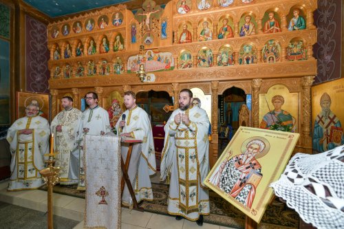 Cinstirea ocrotitorului și daruri pentru comunitatea ortodoxă a surzilor din Capitală Poza 163840