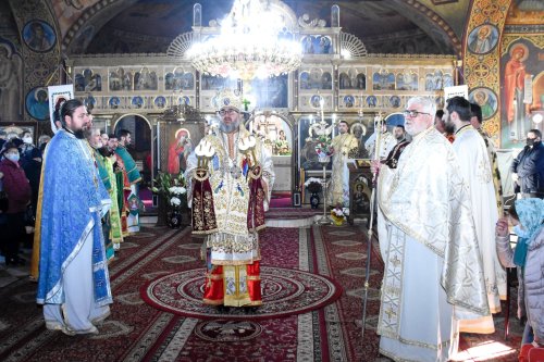 Liturghie arhierească la o biserică din orașul Giurgiu Poza 163785