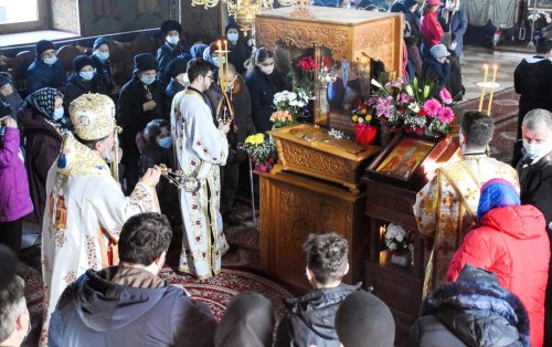 Liturghie arhierească la o biserică din orașul Giurgiu Poza 163786