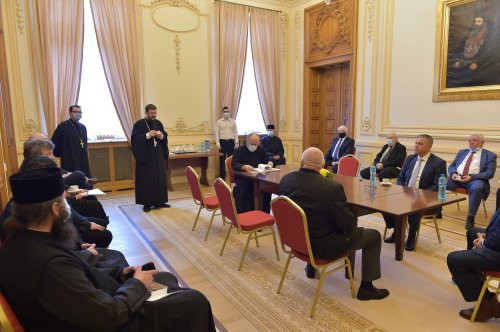 Întrunirea Adunării Naționale Bisericești la Palatul Patriarhiei din București  Poza 164635