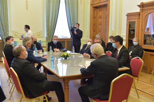 Întrunirea Adunării Naționale Bisericești la Palatul Patriarhiei din București  Poza 164636