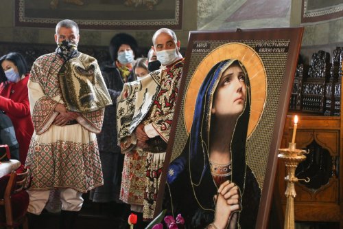 Sărbătoare la Biserica „Sfântul Nicolae” din Şcheii Braşovului Poza 164860