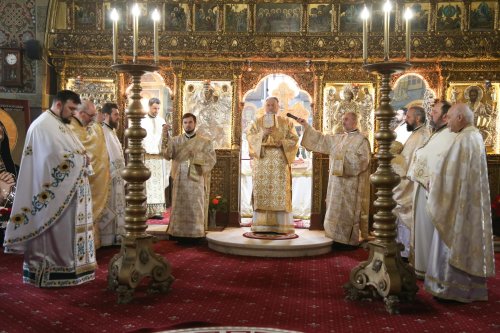 Sărbătoare la Biserica „Sfântul Nicolae” din Şcheii Braşovului Poza 164861
