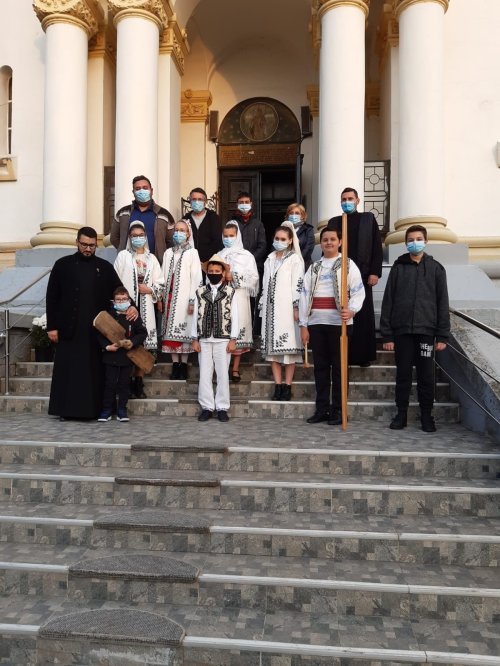 Tinerii, implicaţi în activităţi la Parohia „Sfântul Nicolae” din Calafat Poza 165168