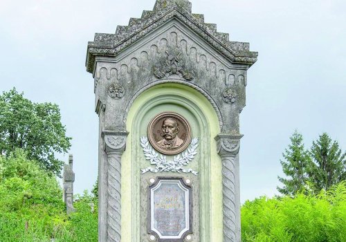 Cimitirul din Cernăuți,  locul unde mormintele românești  își strigă drama Poza 165403