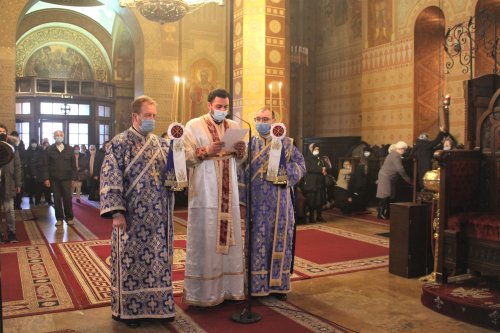 Liturghie și hirotonii la Catedrala Mitropolitană din Craiova Poza 165352