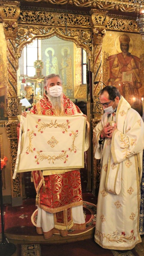 Liturghie și hirotonii la Catedrala Mitropolitană din Craiova Poza 165354