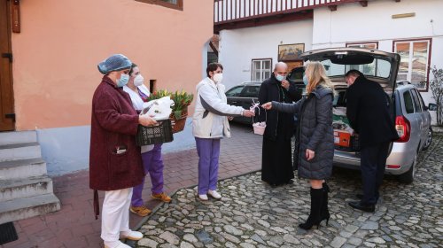 Daruri de 8 Martie pentru 150 de vârstnici din Sibiu Poza 165554