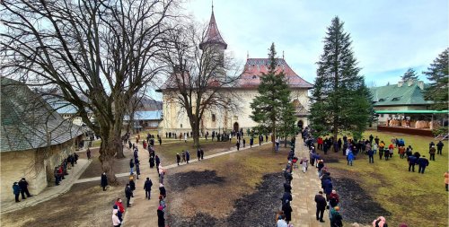 Slujire la Mănăstirea „Sfântul Ioan cel Nou” din Suceava Poza 166029