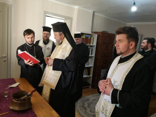 Liturghie arhierească în Parohia Sibiel, judeţul Sibiu Poza 167058