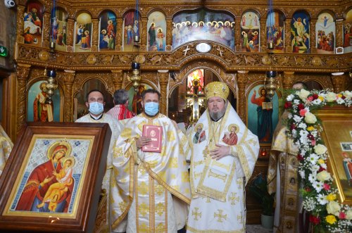 Hram la Mănăstirea  „Sfânta Cruce” din Oradea Poza 167667