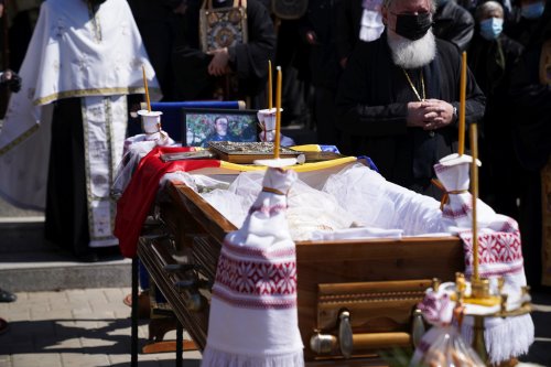 Părintele Dumitru Merticariu a fost înmormântat lângă biserica unde a slujit aproape trei decenii Poza 168051