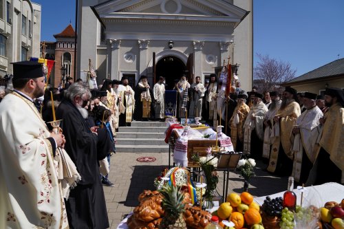 Părintele Dumitru Merticariu a fost înmormântat lângă biserica unde a slujit aproape trei decenii Poza 168060
