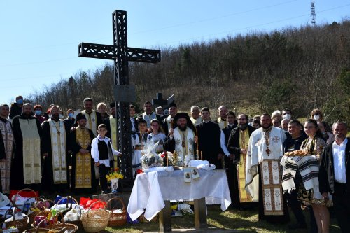 Popasuri de rugăciune  și pomenire în parohii  din Caraș-Severin Poza 168199
