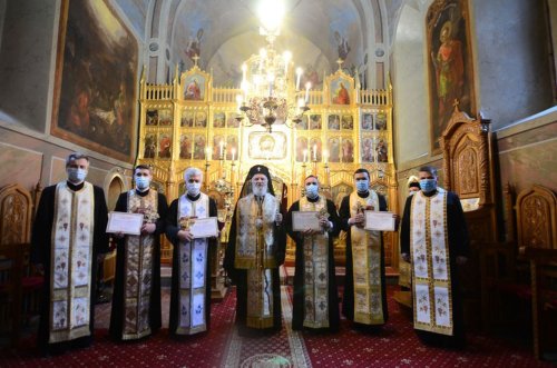 Noi duhovnici pentru parohii din Arhiepiscopia Târgoviștei Poza 168492