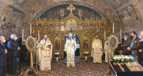 Liturghie arhierească în Parohia Alba Iulia - Lipoveni Poza 168783