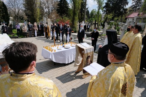 Membrii și donatorii marcanți ai Academiei Române pomeniți în cimitirul Bellu Poza 168927