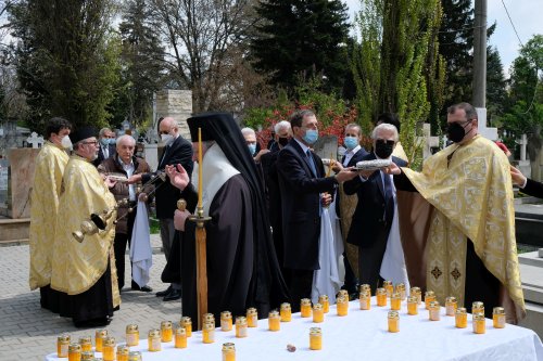 Membrii și donatorii marcanți ai Academiei Române pomeniți în cimitirul Bellu Poza 168936
