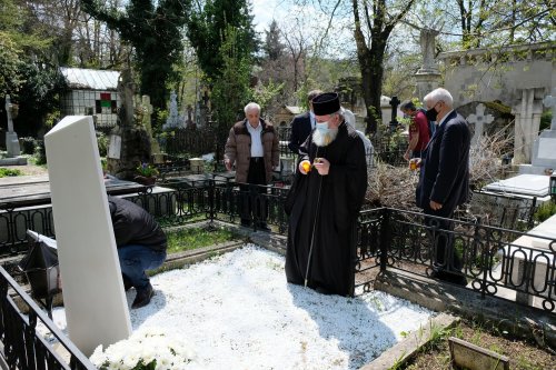 Membrii și donatorii marcanți ai Academiei Române pomeniți în cimitirul Bellu Poza 168942