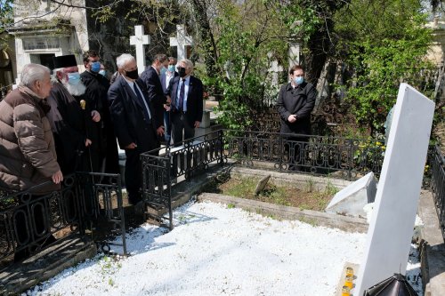 Membrii și donatorii marcanți ai Academiei Române pomeniți în cimitirul Bellu Poza 168945