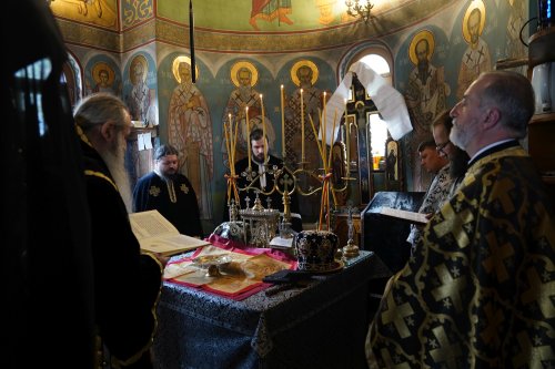 „Crucea Patriarhală” oferită părintelui Dan Damaschin din Iași Poza 169021