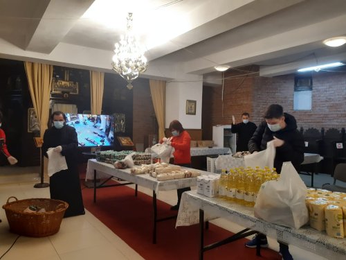 Alimente pentru masa pascală oferite de Parohia Iancu Vechi-Mătăsari Poza 169563