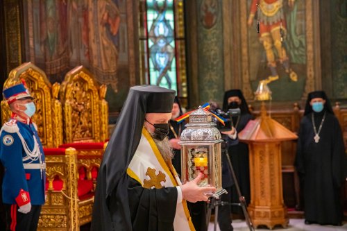 Primirea Sfintei Lumini la Catedrala Patriarhală Poza 169846
