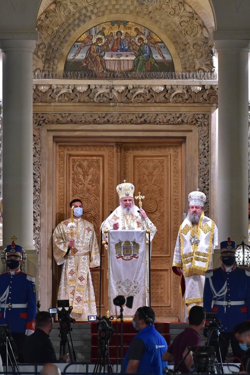 Sfânta Liturghie pascală la Patriarhie Poza 169889