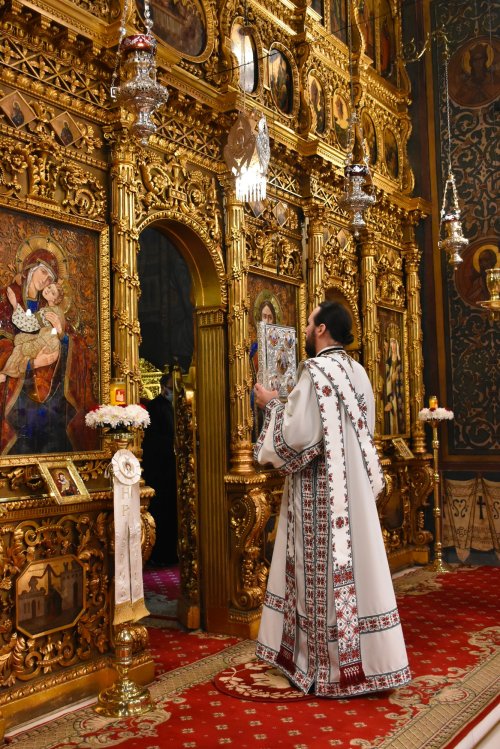 Vecernia misionară din prima zi de Paști la Catedrala Patriarhală Poza 169943