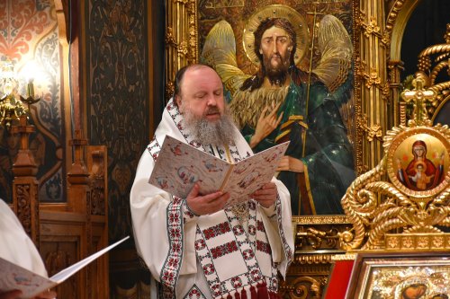 Vecernia misionară din prima zi de Paști la Catedrala Patriarhală Poza 169958