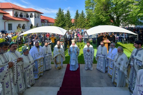 Binecuvântarea Izvorului Tămăduirii la mănăstirea prahoveană Ghighiu Poza 170518