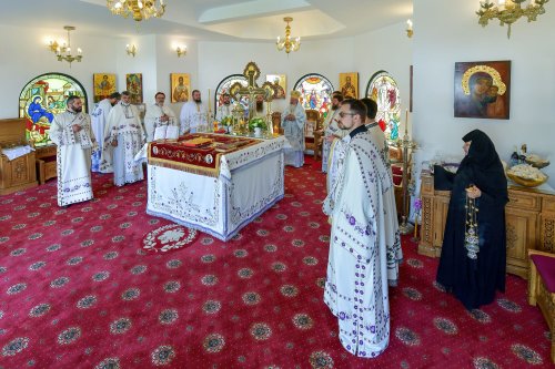 Binecuvântarea Izvorului Tămăduirii la mănăstirea prahoveană Ghighiu Poza 170522