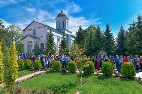 Binecuvântarea Izvorului Tămăduirii la mănăstirea prahoveană Ghighiu Poza 170536