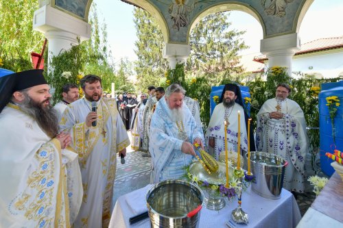 Binecuvântarea Izvorului Tămăduirii la mănăstirea prahoveană Ghighiu Poza 170549