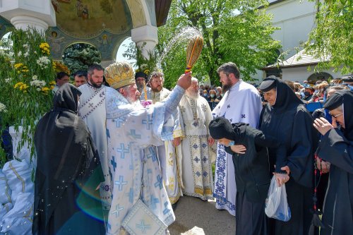 Binecuvântarea Izvorului Tămăduirii la mănăstirea prahoveană Ghighiu Poza 170553