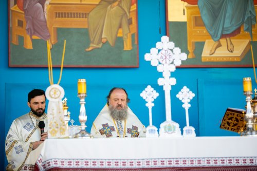 Sfinţirea apei în Vinerea Luminată pe Dealul Patriarhiei Poza 170354