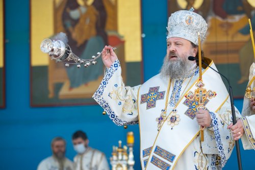 Sfinţirea apei în Vinerea Luminată pe Dealul Patriarhiei Poza 170387