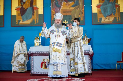 Sfinţirea apei în Vinerea Luminată pe Dealul Patriarhiei Poza 170395