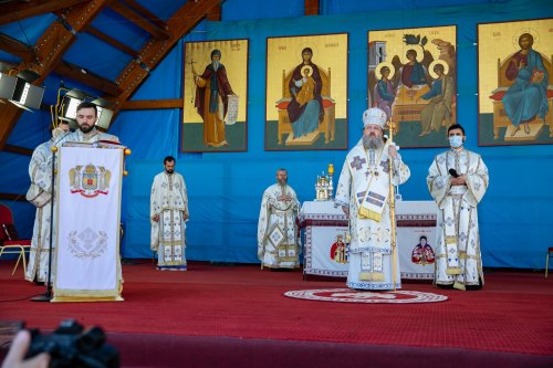 Sfinţirea apei în Vinerea Luminată pe Dealul Patriarhiei Poza 170397