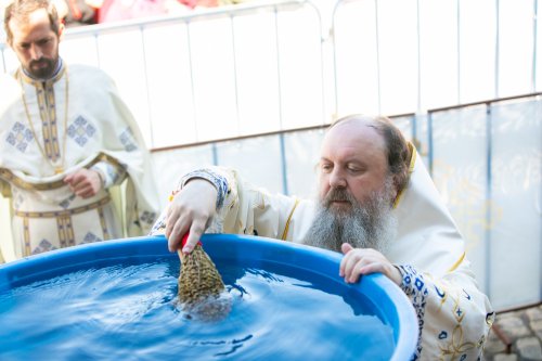 Sfinţirea apei în Vinerea Luminată pe Dealul Patriarhiei Poza 170441