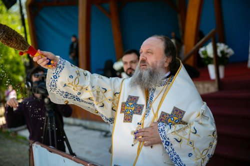 Sfinţirea apei în Vinerea Luminată pe Dealul Patriarhiei Poza 170446