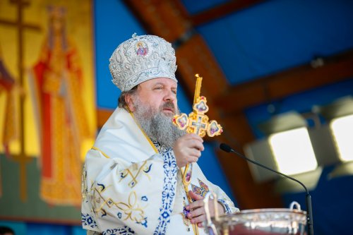 Sfinţirea apei în Vinerea Luminată pe Dealul Patriarhiei Poza 170455