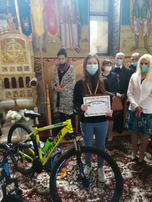 Micii pictori de icoane, premiaţi la Arad Poza 170311