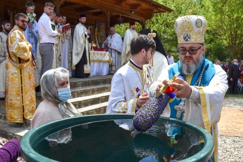 Mănăstirea „Izvorul Tămăduirii”- Drugănescu și-a sărbătorit hramul