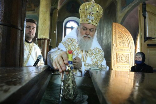 Vinerea Luminată la o mănăstire istorică din Slobozia 