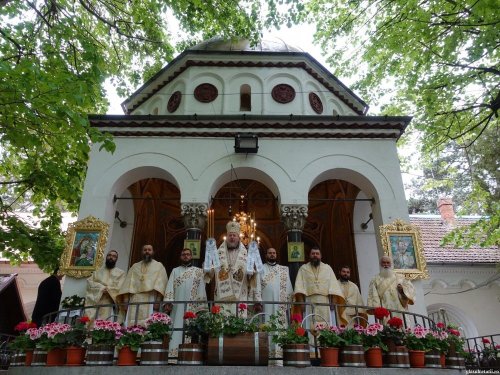 Binecuvântare pentru credincioși la Mănăstirea Hodoş-Bodrog Poza 170929
